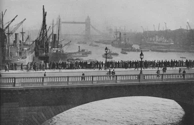 Upper Pool från London Bridge, en av de mest trafikerade delarna av Londons hamn, 1936
