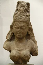 Victoria and Albert Museum. älva. 800-900. Pratihara period. sandsten. Centrala Indien (Madhya Pradesh). Storbritannien
