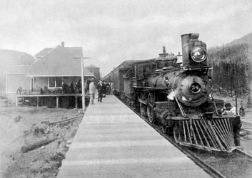 Det första reguljära transkontinentala tåget i Fernie, British Columbia, Kanada, 1886 1951
