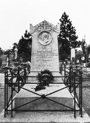 Louis Daguerres gravsten, fransk fotografisk pionjär Gravsten i Bry-sur-Marne av Louis Jacques Mande Daguerre (1787-1851)