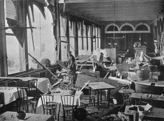 Interiören på Grand Hotel, som visar skadan orsakad av bombardementet, 1914
