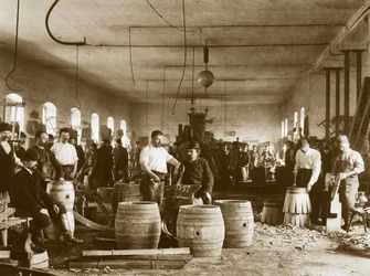 Tillverkning av ölfat av trä i Pilsen, 1880-talet