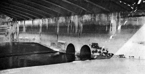 Mynningen av Holebourne, där den hittar Themsen som Fleet Ditch, London, 1926-1927