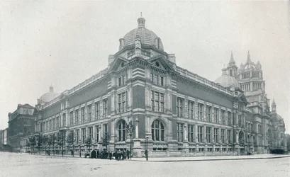 Det nya Victoria and Albert Museum öppnade den 26 juni 1909, c1909