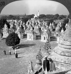 Den norra delen av 450 Pagodas, Mandalay, Burma Myanmar, 1900-talet