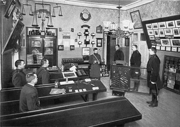 Polisen rekryterar i Sankt Petersburgs polisskola, 1903
