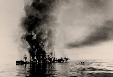 Isbrytaren Alexander Sibirjakovs förlisning av den tyska kryssaren amiral Scheer den 25 augusti 1942.