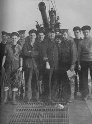 Deras skepp steg från graven till triumf, 1941.