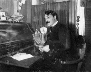 Theodore Botrel, fransk singer-songwriter, 1911
