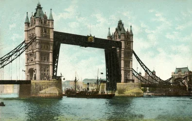 Tower Bridge, London, 1906.