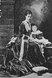 Tsarina Maria Feodorovna av Ryssland med Tsarevich Nicholas, c1873