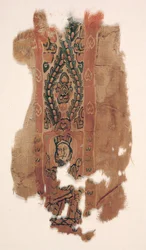 Tunikaprydnad med en del av ett helgon, ca. 600-700-tal.