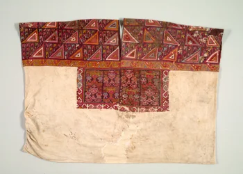 Tunikaskjorta med gobelängvävt ok, 650-850.