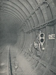 Tunnelsignal och automatiskt tågstopp. London Underground Railways, 1926