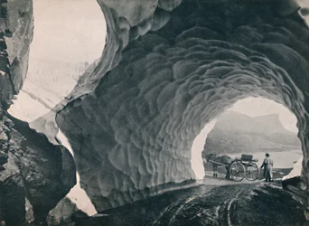 Tunnel genom snö, Hauklidpasset, 1914.