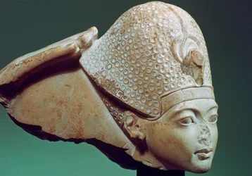 Tutankhamon bär den blå kronan, 1300-talet f.Kr