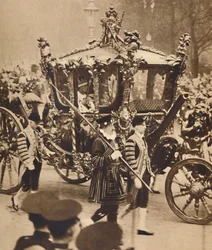 Två kronor, två sceptrar, 12 maj 1937