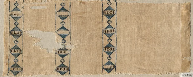 Två fragment av en halsduk eller huvudbonad, 1300-tal.