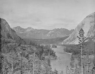 Valley of the Bow River, Alberta, Kanada, c1897.