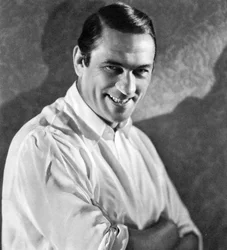 Victor McLaglen, brittisk boxare och skådespelare, 1934-1935
