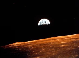 Vy över jorden från Apollo 10 som kretsar kring månen, 1969