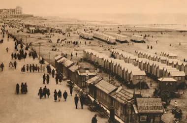 Utsikt över Esplanaden mot Palace Hotel and Cabins, c1928