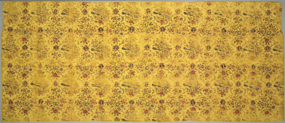 Väggbeklädnad med flora, påfåglar och porträttmedaljonger, 1800-talet