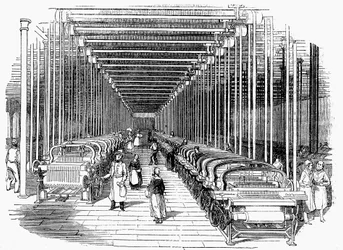 Vävskjul försedd med rader av kraftvävstolar drivna av bälte och skaft, c1840