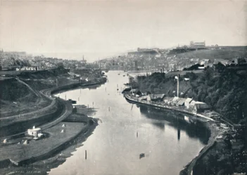 Whitby - Allmän utsikt över staden, 1895