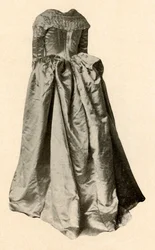 Vit brudklänning i satin som bars av Mrs. St. Clair i Philadelphia, 1760, 1937.