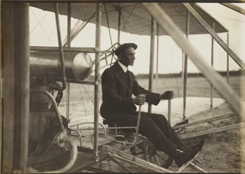 Wilbur Wright i flygbladet, 1908.
