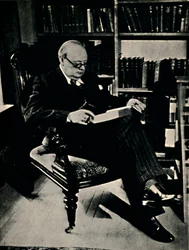 Winston Spencer Churchill i hans bibliotek, 1945.