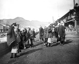 Kvinna som bär massor av kol, Nagasaki, Japan, c1900