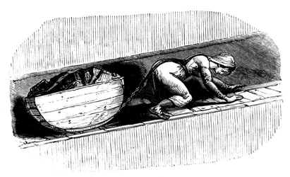 Kvinnlig putter drar en släde med kol längs en smal söm, södra Wales, c1848