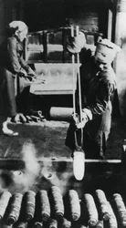 Kvinnor som tillverkar skal i en rysk fabrik, andra världskriget, 1943