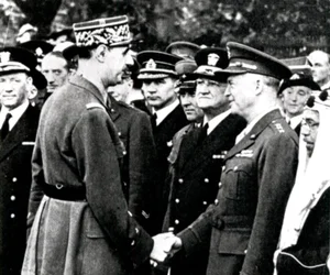 Andra världskriget: De Gaulle hälsar Eisenhower, 1944