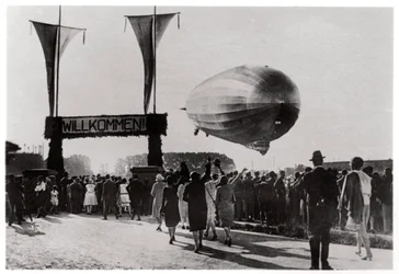 Zeppelin LZ 127 Graf Zeppelin landar vid Friedrichshafen, Tyskland, 1933