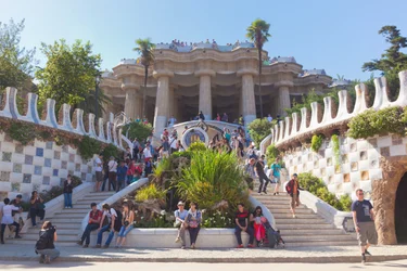 Barcelona, Spanien. Ingång till Parc Güell, UNESCOs världsarvslista designad av Antoni Gaudi.