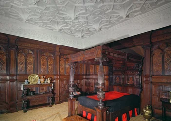 Säng med inlagd dekor, 1593, från Corbet Castle, Shrewsbury, panel från Sizergh Castle, Cumbria