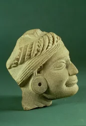 Buffad sandsten med turbanhuvud, Sarnath, 300-talet f.Kr