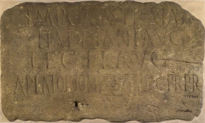 Inskription från milecastle 38 på Hadrians Wall, registrerar byggnaden av milecastle av 2nd Legion Augusta, 122-125 A.D.