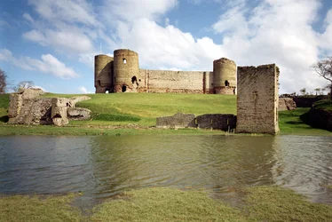 Rhuddlan Castle, Exteriör, English School, (1200-talet), North Wales, Storbritannien