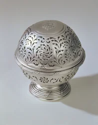 Tvållåda, del av ett set med tack och handfat, av Francis Riel, Paris, 1771