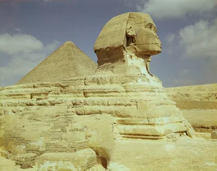Sfinxen och den stora pyramiden i Khufu i Giza, Gamla kungariket, c.2613-2494 f.Kr.