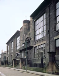Vy över exteriören av Glasgow School of Art, byggd 1897-1909 av Charles Rennie Mackintosh, (1868-1928); Skottland, Storbritannien
