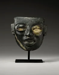 En Teotihuacan stenmask, snidad med en dignitärs ungdomliga ansikte, ca 450-650