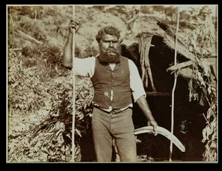 Aborigine with a Boomerang, ca 1860-talet (sepiafoto)