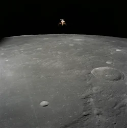 Apollo 12 månmodul Orädd landning på månens yta i stormarnas hav