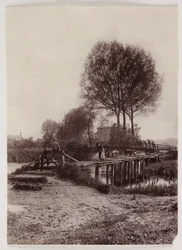 Broar, högbarn på en bro, c 1890