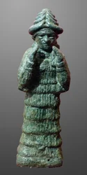 Bronsfigur av skyddsgudinnan LAMA, Mesopotamien ca 2035-1794 f.Kr.